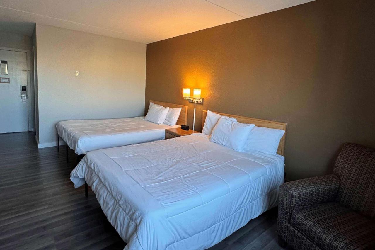 Sauk River Inn & Suites, A Travelodge By Wyndham Sauk Centre Exterior photo